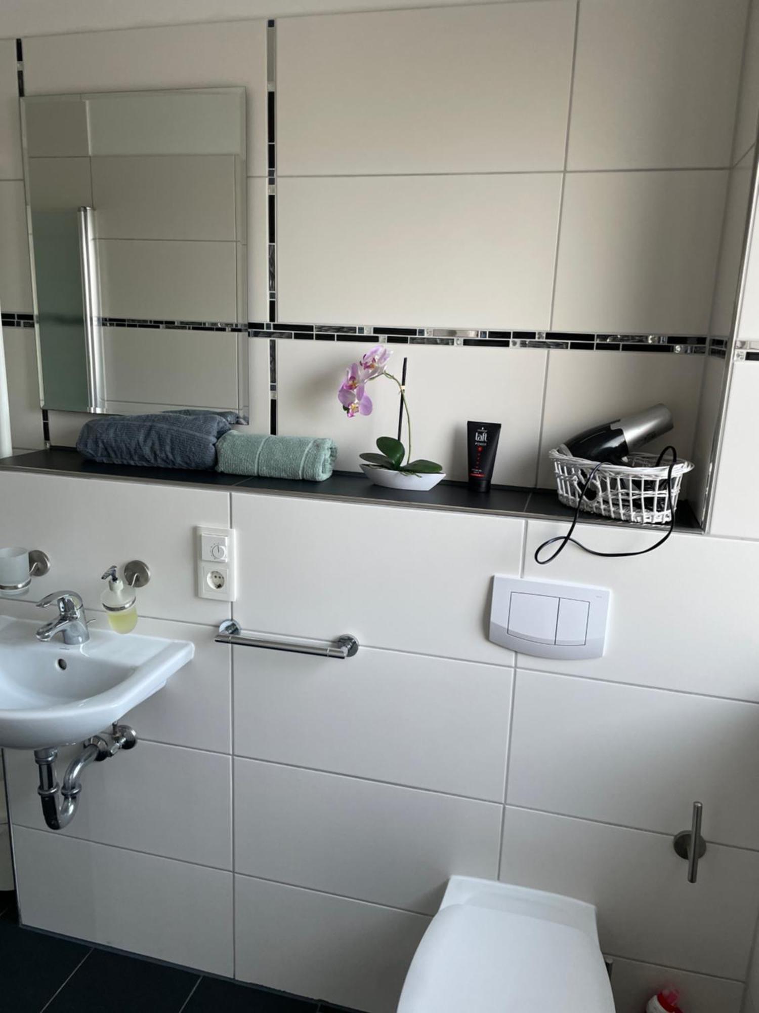 Ferienwohnung Mit Fussbodenheizung Nahe Messe, Gratis Parkplatz Und Abstellplatz E - Bike Hanóver Exterior foto